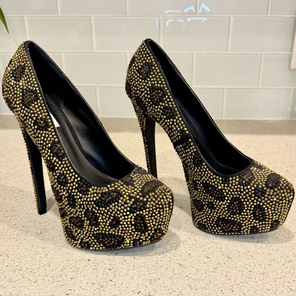 Steve Madden Dyvinal Leopard
Platform Heels Size 8 - Picture 9 of 14